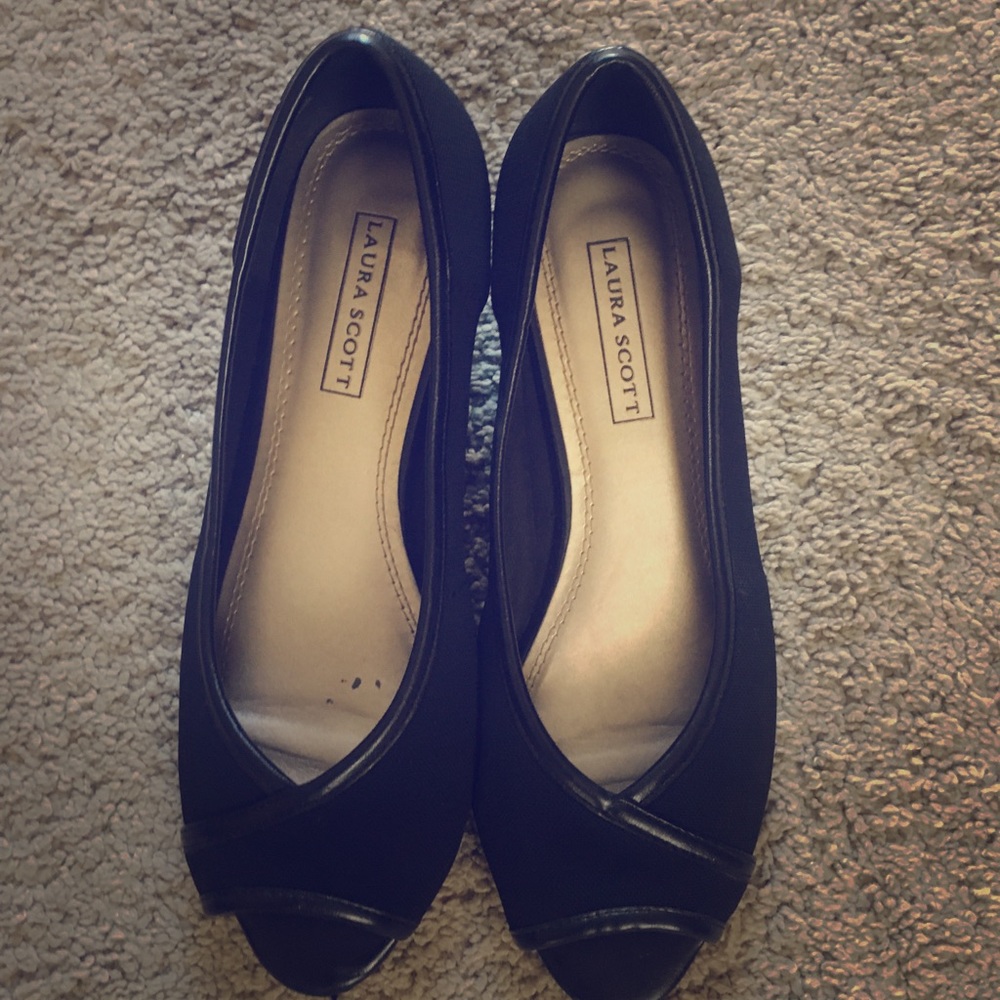 Laura Scott short heels